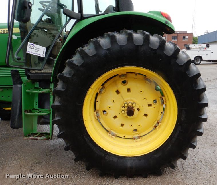image for item DN7451 John Deere 7130  MFWD tractor