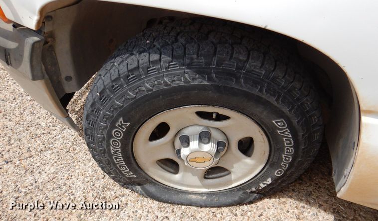 image for item DP3994 2001 Chevrolet Silverado 1500  Ext. Cab pickup truck