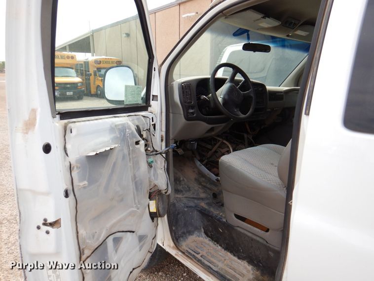 image for item DP4000 2001 Chevrolet Express 3500  van