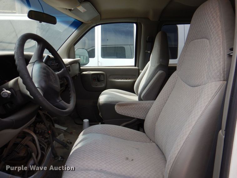 image for item DP4000 2001 Chevrolet Express 3500  van