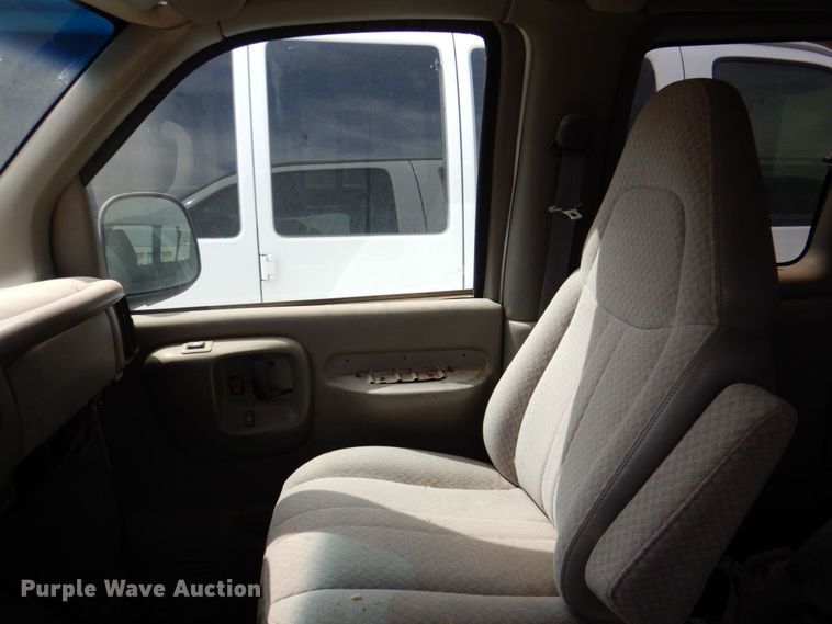 image for item DP4000 2001 Chevrolet Express 3500  van