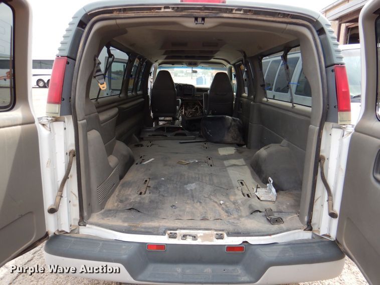 image for item DP4000 2001 Chevrolet Express 3500  van