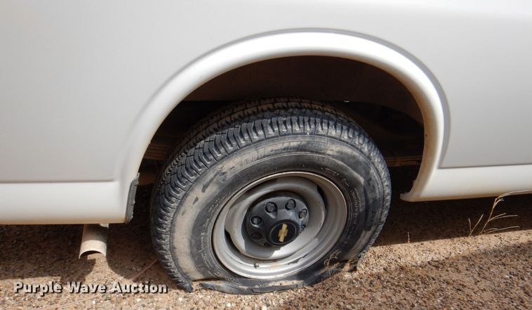 image for item DP4000 2001 Chevrolet Express 3500  van