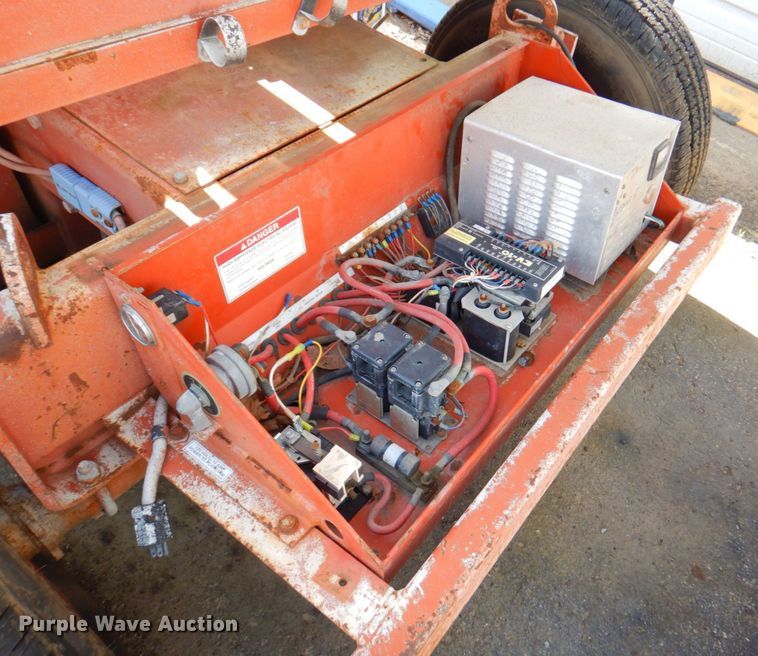 image for item DP4185 1998 Snorkel 41E  boom lift