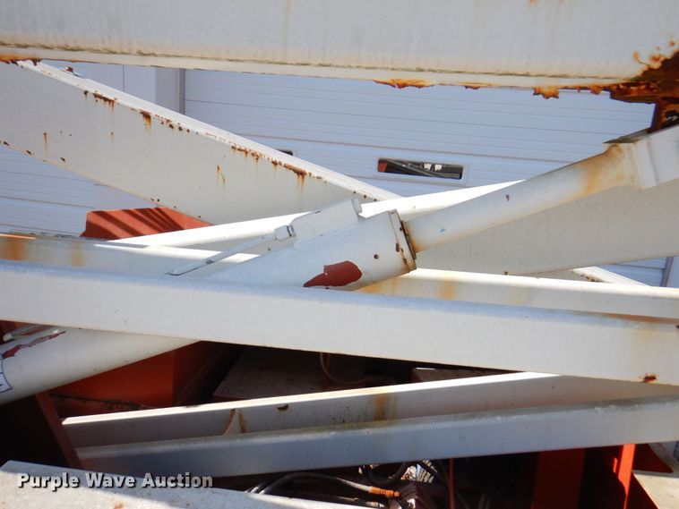 image for item DP4185 1998 Snorkel 41E  boom lift