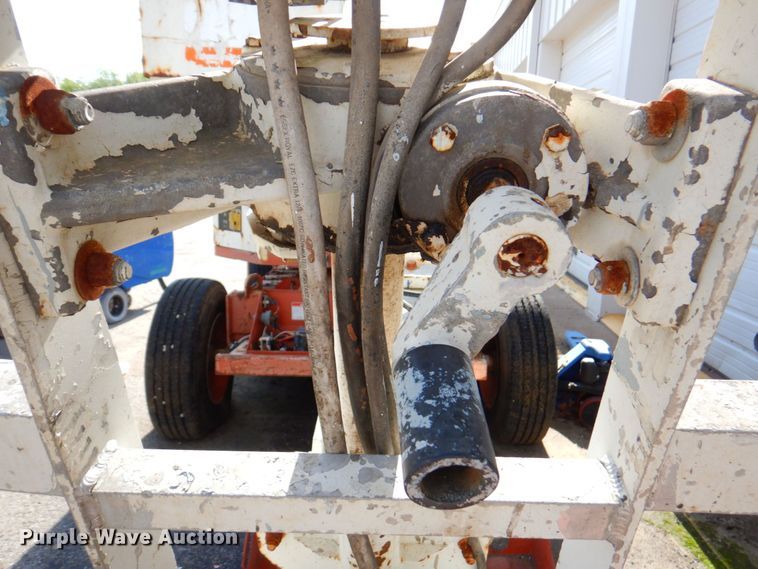 image for item DP4185 1998 Snorkel 41E  boom lift