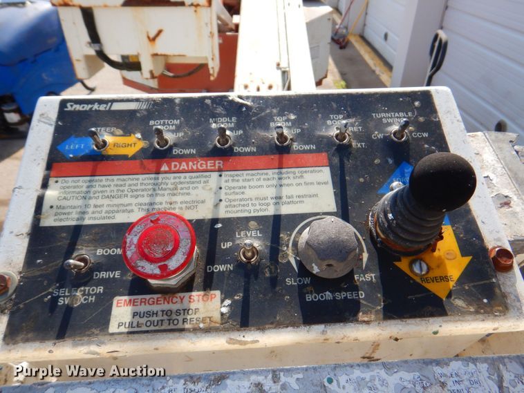 image for item DP4185 1998 Snorkel 41E  boom lift