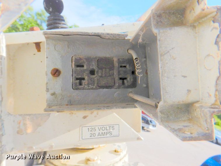 image for item DP4185 1998 Snorkel 41E  boom lift