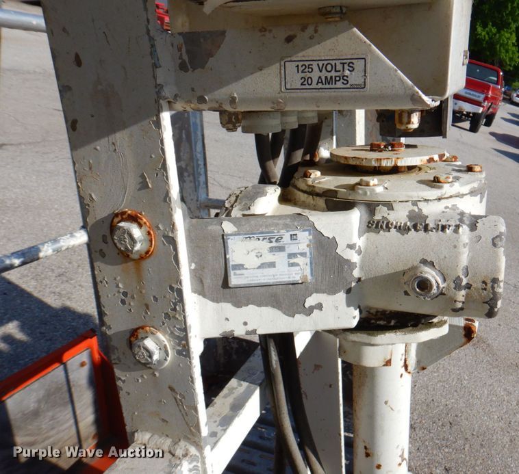 image for item DP4185 1998 Snorkel 41E  boom lift