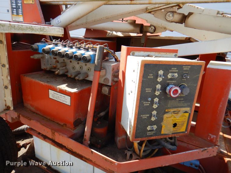image for item DP4185 1998 Snorkel 41E  boom lift