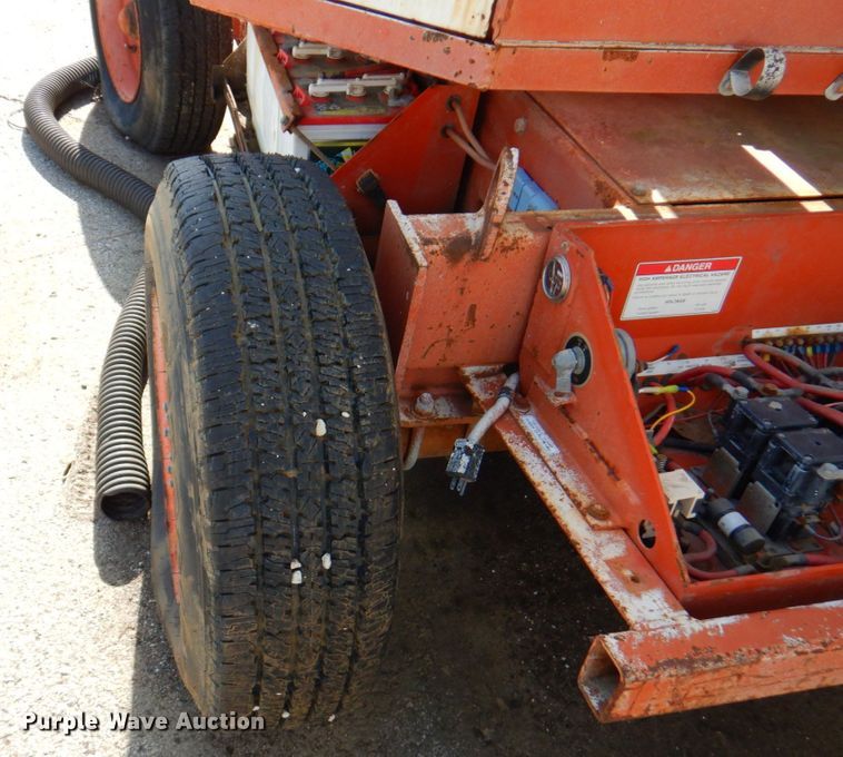 image for item DP4185 1998 Snorkel 41E  boom lift