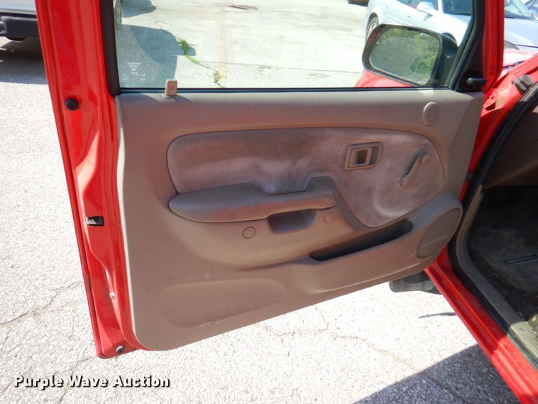 image for item DP4188 2004 Toyota Tacoma  pickup truck