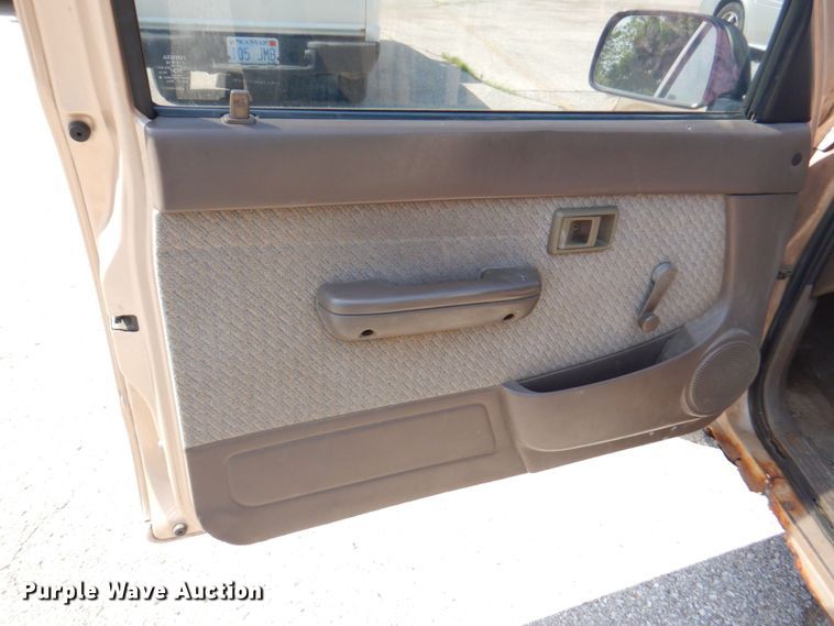 image for item DP4189 1996 Toyota Tacoma  pickup truck