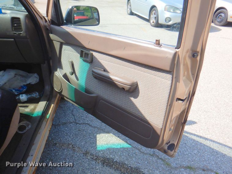 image for item DP4189 1996 Toyota Tacoma  pickup truck