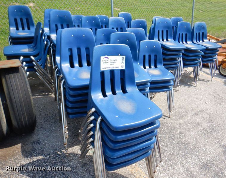 image for item DP4195 Approximately 100 plastic chairs