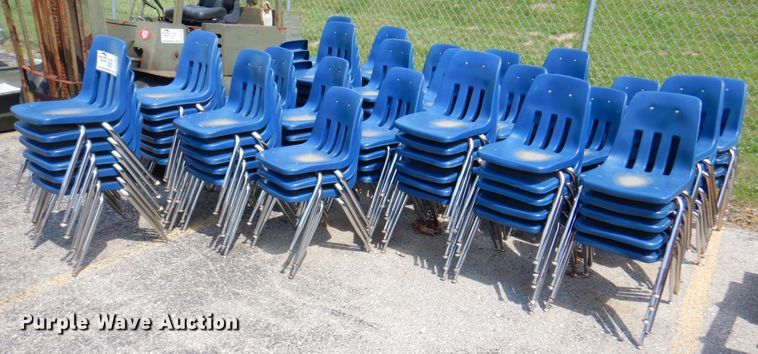 image for item DP4195 Approximately 100 plastic chairs