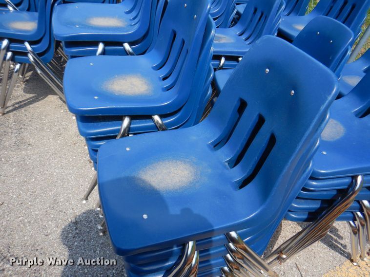 image for item DP4195 Approximately 100 plastic chairs