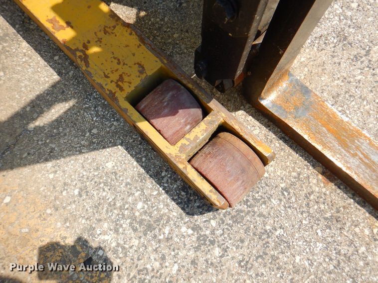 image for item DP4198 2015 Yale NR045AANL36SE089  forklift