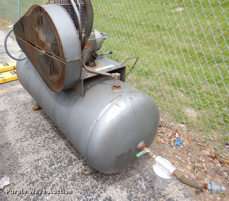 image for item DP4199 Champion HR10-12  air compressor