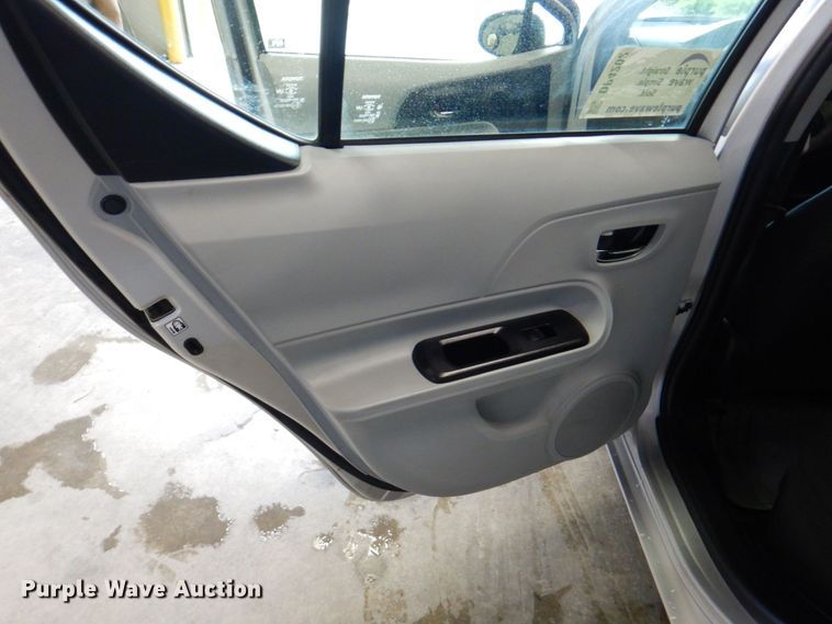 image for item DP4202 2014 Toyota Prius C