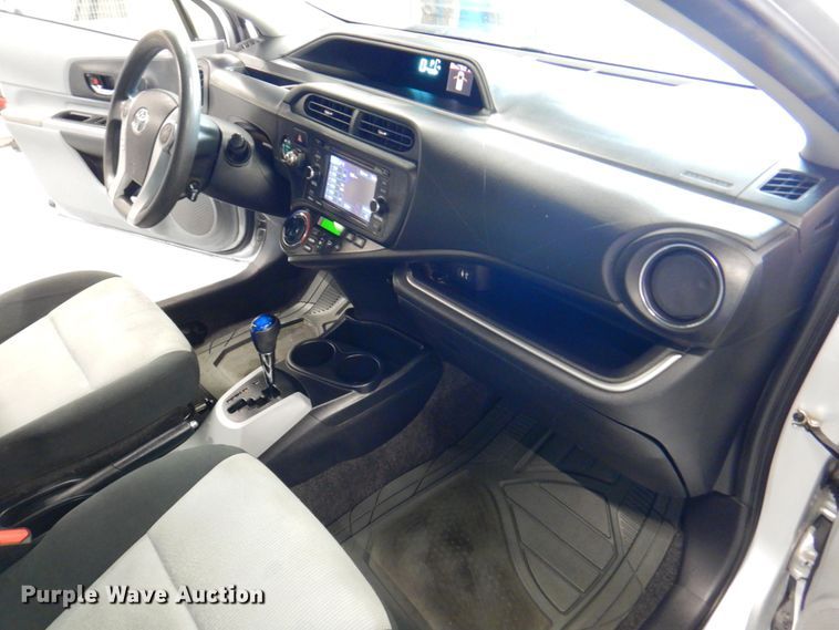 image for item DP4202 2014 Toyota Prius C