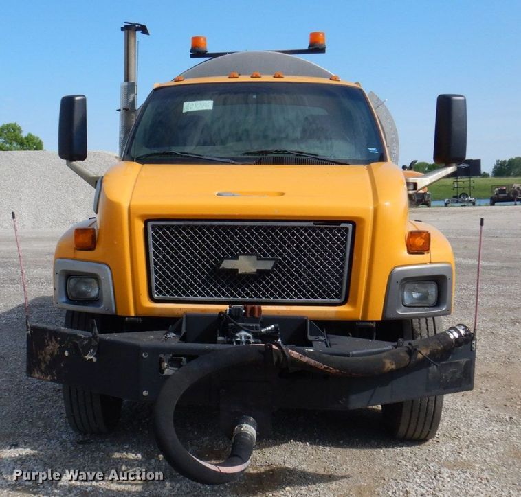 image for item DP5496 2005 Chevrolet C7500  oil distributor truck