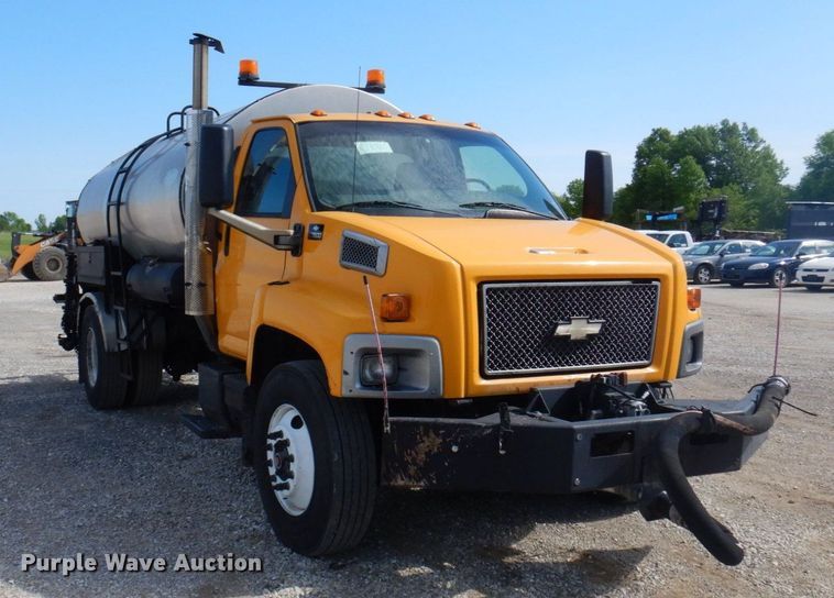 image for item DP5496 2005 Chevrolet C7500  oil distributor truck