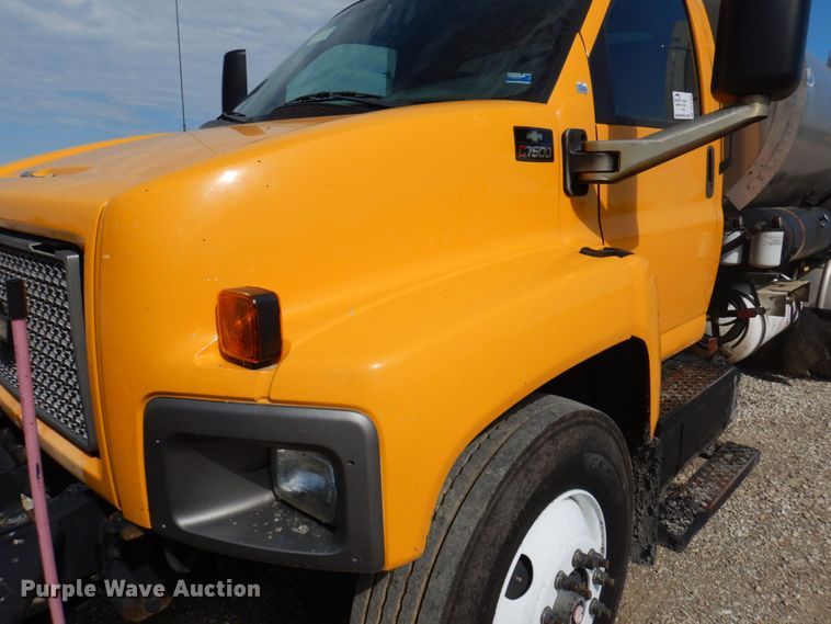 image for item DP5496 2005 Chevrolet C7500  oil distributor truck