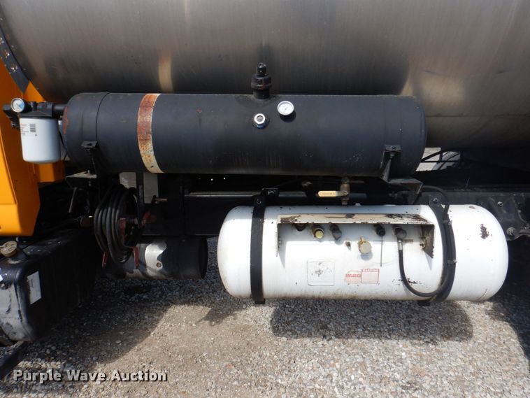 image for item DP5496 2005 Chevrolet C7500  oil distributor truck