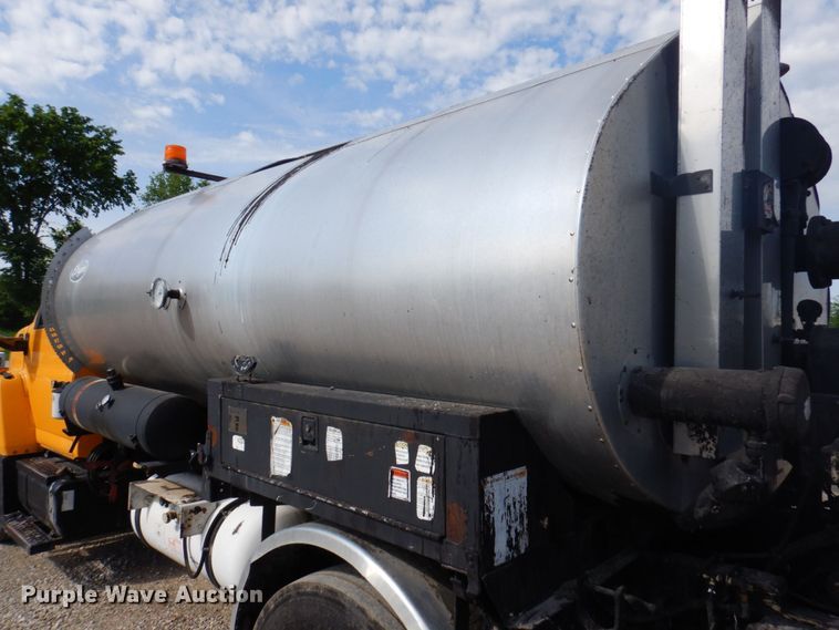 image for item DP5496 2005 Chevrolet C7500  oil distributor truck