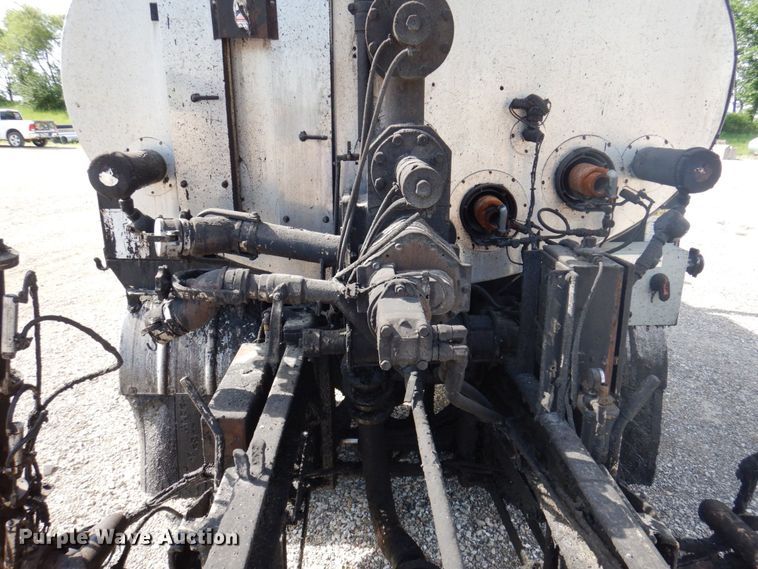 image for item DP5496 2005 Chevrolet C7500  oil distributor truck