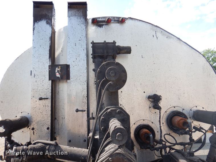 image for item DP5496 2005 Chevrolet C7500  oil distributor truck