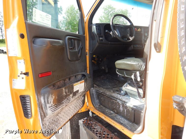 image for item DP5496 2005 Chevrolet C7500  oil distributor truck