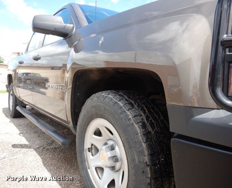 image for item DP5547 2015 Chevrolet Silverado 1500  Crew Cab pickup truck