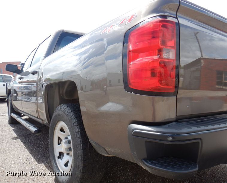 image for item DP5547 2015 Chevrolet Silverado 1500  Crew Cab pickup truck