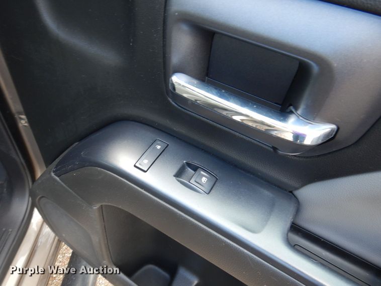 image for item DP5547 2015 Chevrolet Silverado 1500  Crew Cab pickup truck