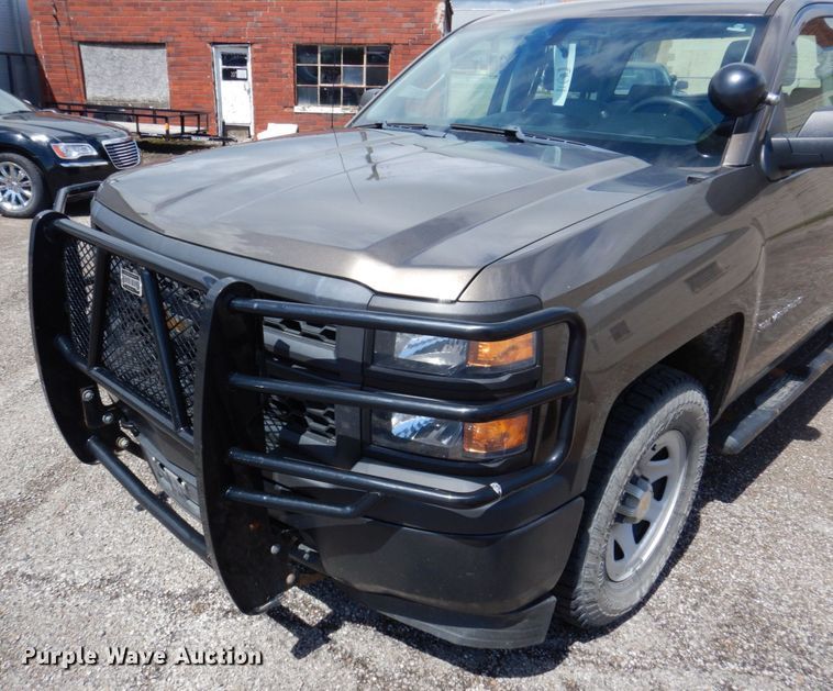 image for item DP5548 2015 Chevrolet Silverado 1500  Crew Cab pickup truck