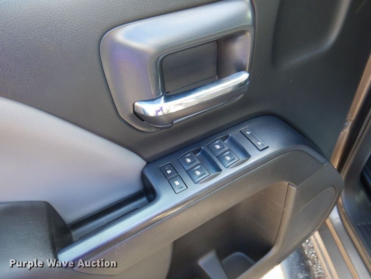 image for item DP5548 2015 Chevrolet Silverado 1500  Crew Cab pickup truck