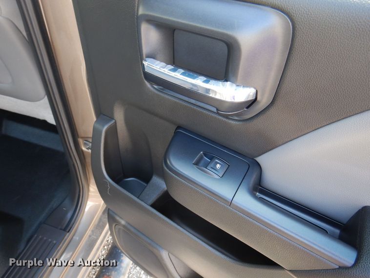 image for item DP5548 2015 Chevrolet Silverado 1500  Crew Cab pickup truck