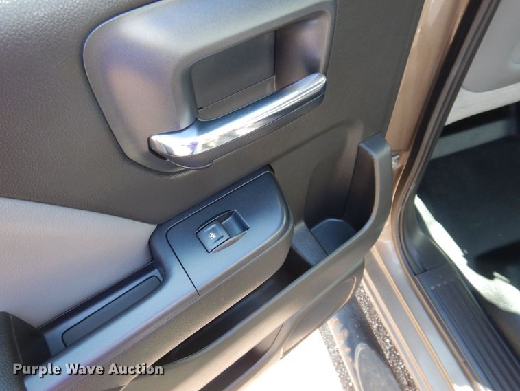 image for item DP5548 2015 Chevrolet Silverado 1500  Crew Cab pickup truck