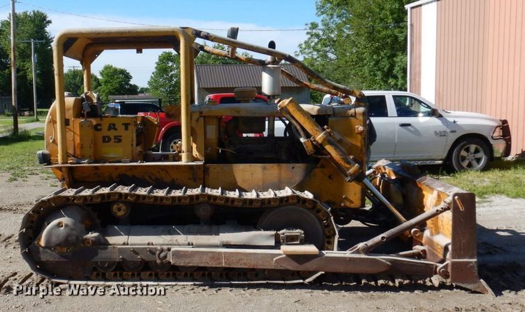 image for item DP5558 1967 Caterpillar D5  dozer