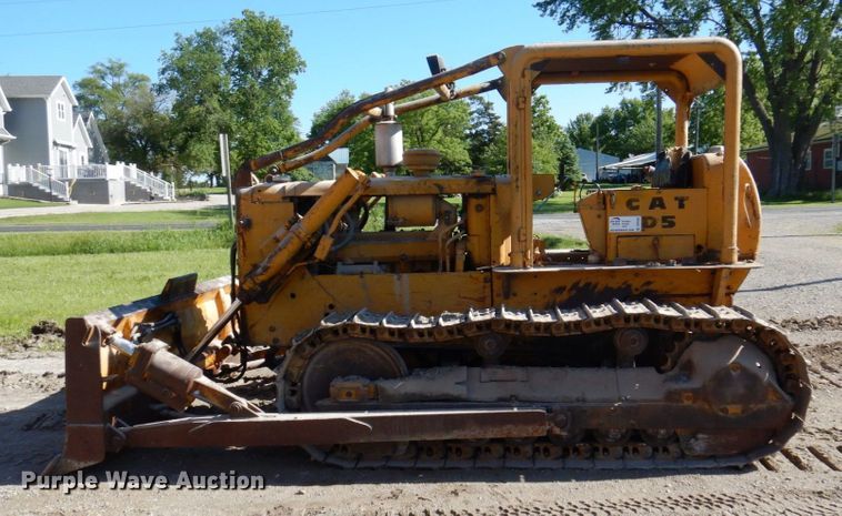image for item DP5558 1967 Caterpillar D5  dozer