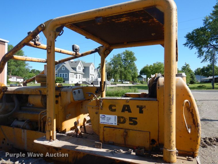 image for item DP5558 1967 Caterpillar D5  dozer