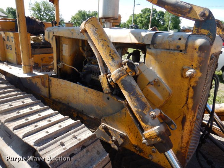 image for item DP5558 1967 Caterpillar D5  dozer