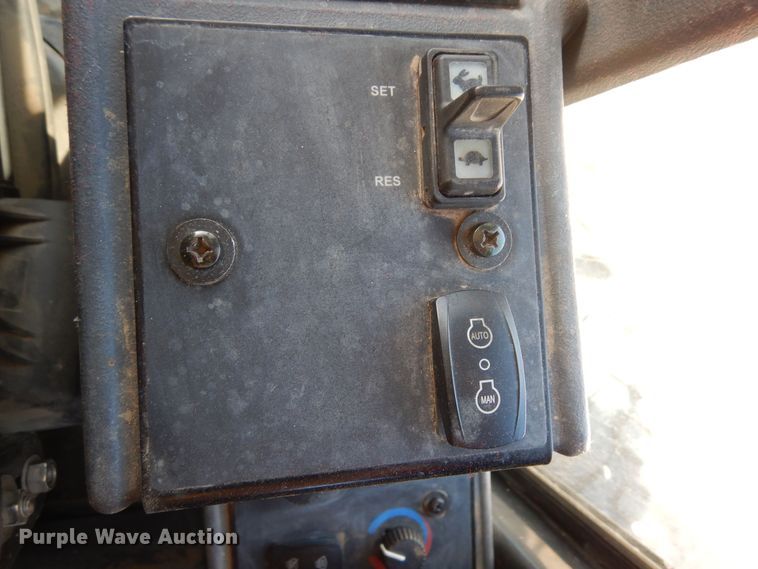 image for item DR1194 2011 John Deere 770G  motor grader