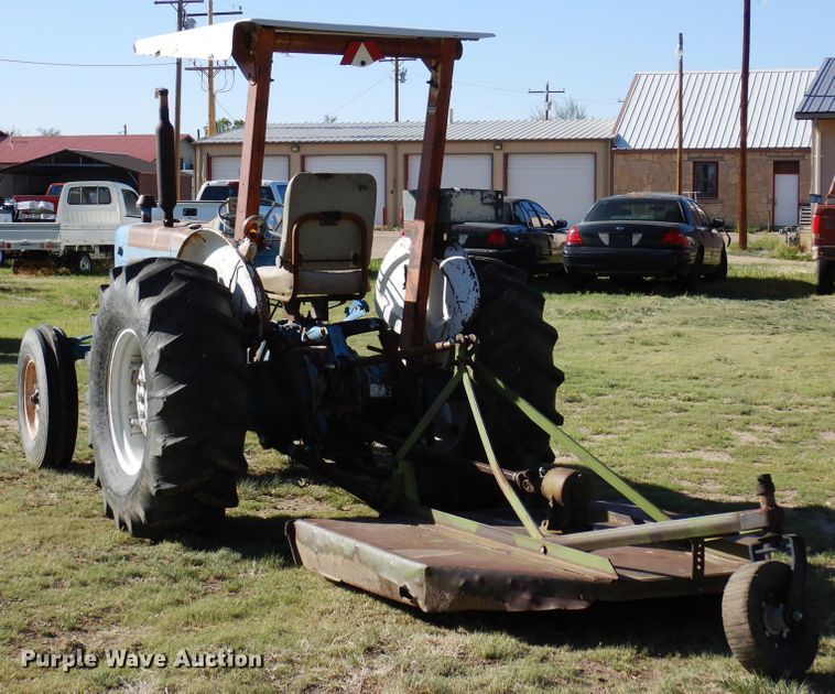 image for item DR1197 1974 Ford 4000  tractor
