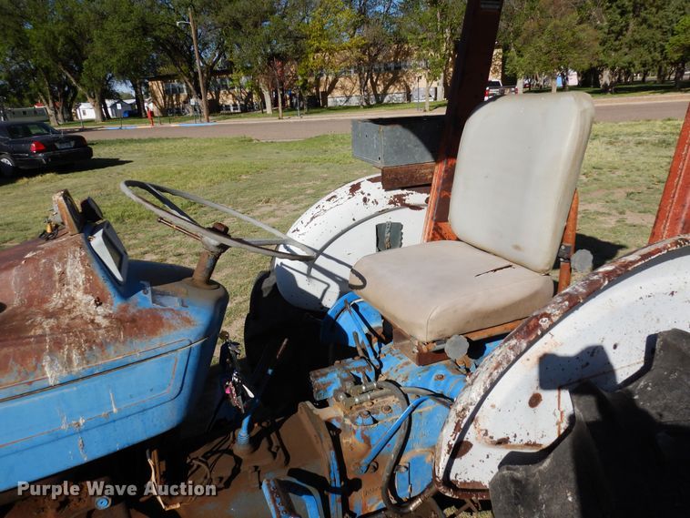 image for item DR1197 1974 Ford 4000  tractor