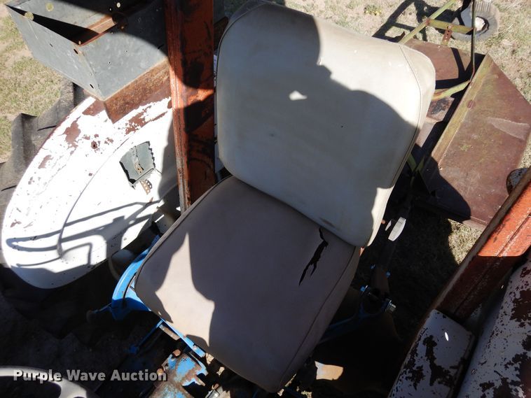 image for item DR1197 1974 Ford 4000  tractor