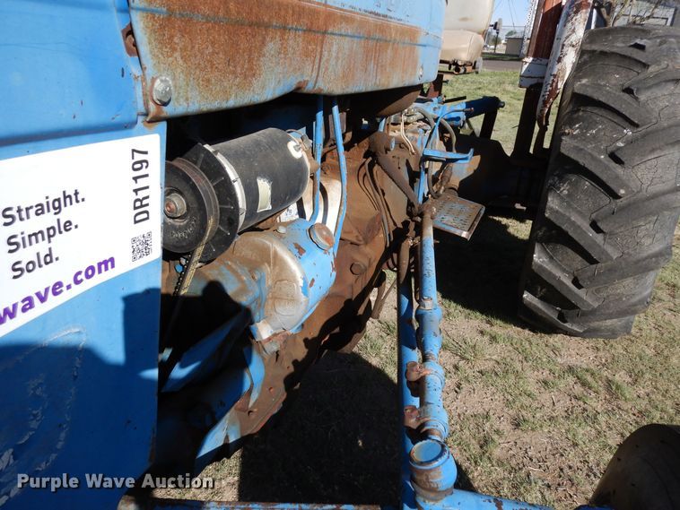 image for item DR1197 1974 Ford 4000  tractor