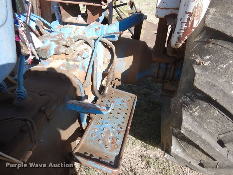 image for item DR1197 1974 Ford 4000  tractor